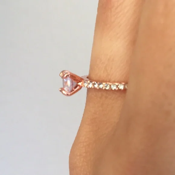 ❤️Gorgeous Gold plated solitaire ring with Pavé Size 6.5 - Picture 3 of 3